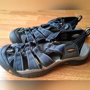 Keen, Gently Used Mens Hiking Shoes, Black, Sz 11